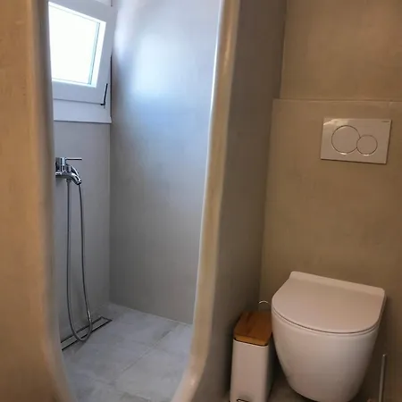 Casa Di Pietra Ano Syros